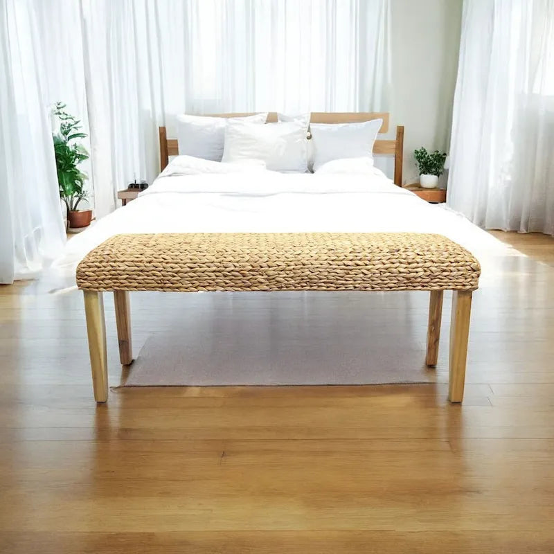 Banc d'intérieur tissé à la main en jacinthe d'eau avec pieds en bois d'acacia — Marron